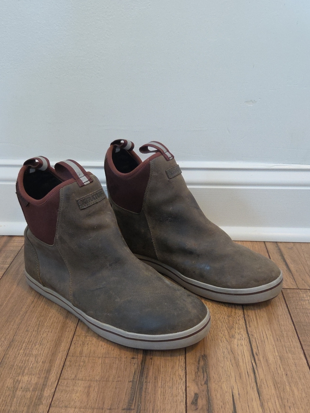 XTRATUF Men's 6" Leather Ankle Deck Boots Gray / Rum Raisin Size 10.5